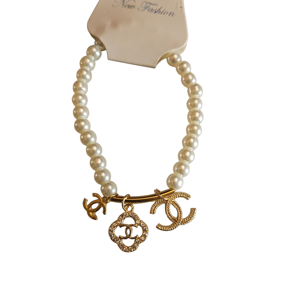 Elegant Pearl Bracelet with Gold Accents